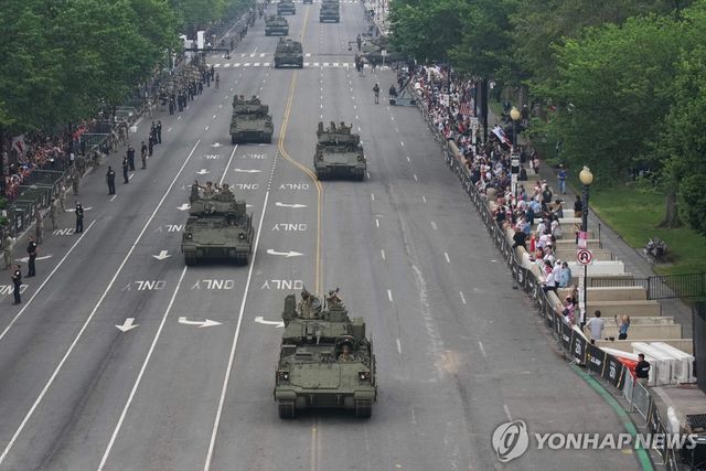 미국 열병식에 등장한 브래들리 보병전투차량