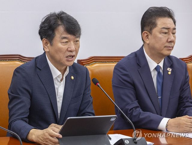 발언하는 문진석 원내수석부대표