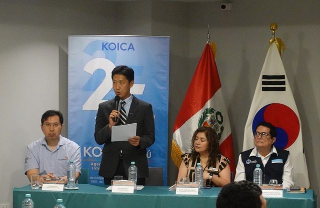 자원순환경제 구축사업 착수식서 인사말 하는 김영우 코이카 페루 사무소장