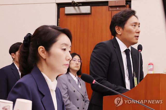 증인신문에 답하는 이의일 대표