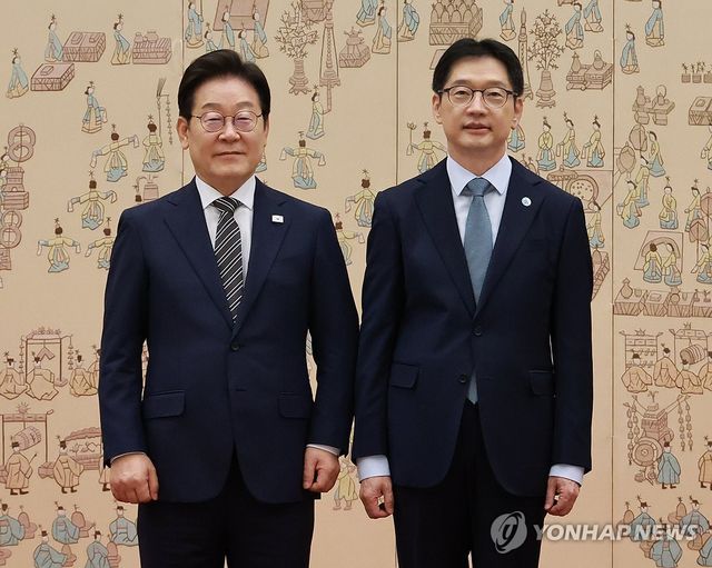 이재명 대통령, 김경수 지방시대위원장 위촉장 수여