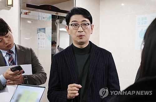 질문에 답변하는 주진우 의원