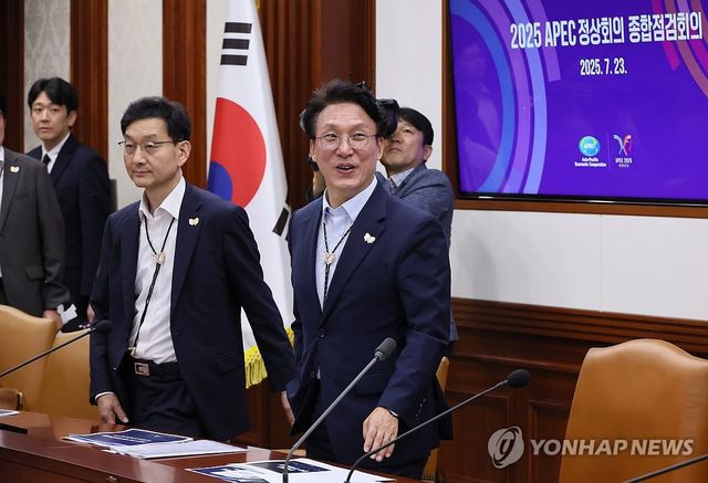 APEC 정상회의 종합점검회의 참석하는 김민석 총리