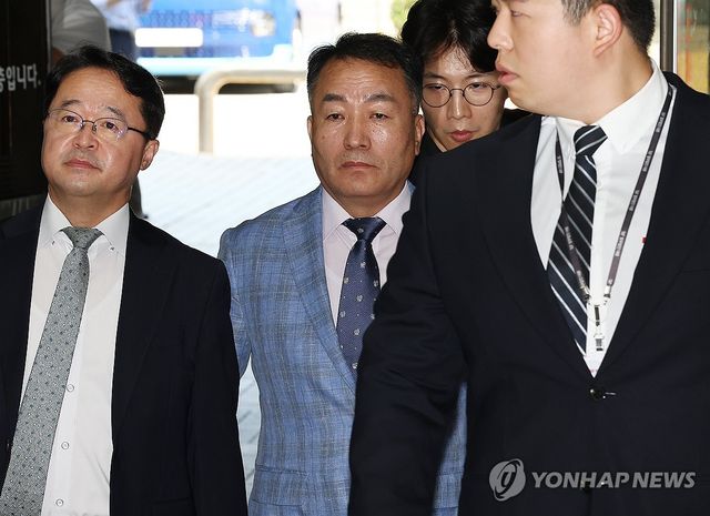 구속 전 피의자 심문 향하는 김계환 전 해병대사령관