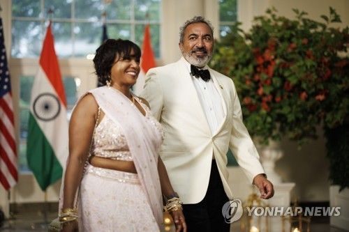 미 연방 하원 외교위 동아태 소위 민주당 간사 아미 베라(오른쪽) 의원