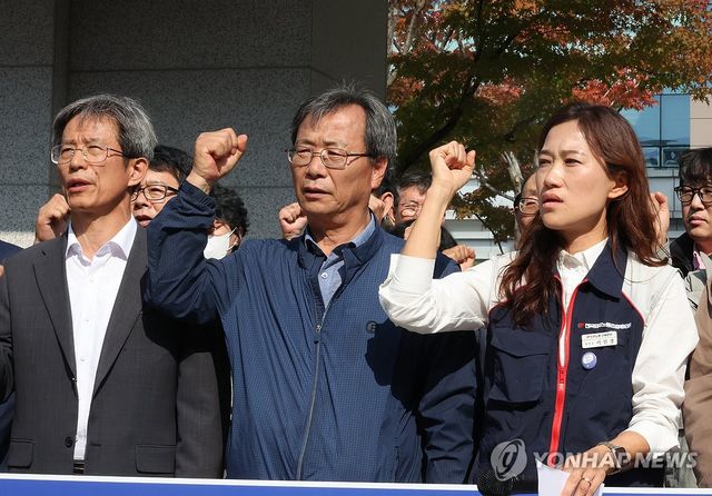 구호 외치는 하연호 대표