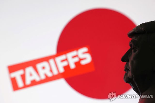 도널드 트럼프 미국 대통령 인형과 일본 관세