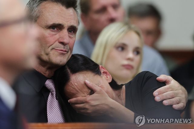 코버거 선고공판에 참여한 피해자의 가족, 친지들