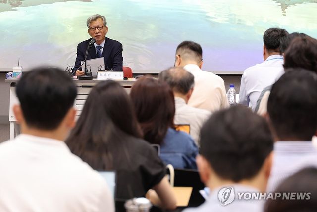 발언하는 유홍준 국립중앙박물관장