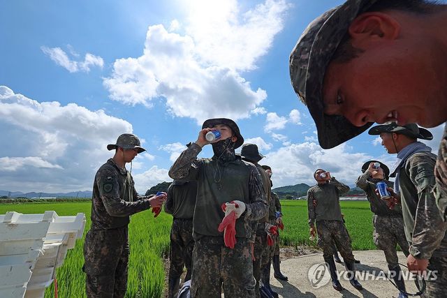 폭염 속 수해복구