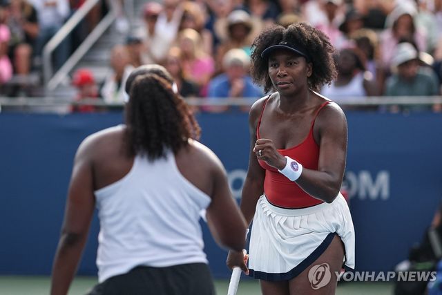비너스 윌리엄스(오른쪽)