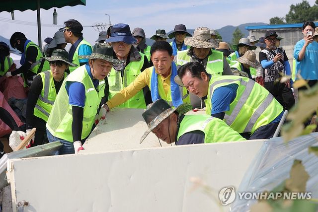 가평 수해 복구 현장 찾은 민주당