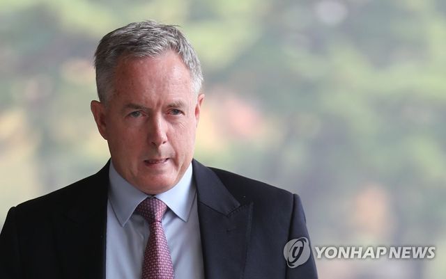 트레버 힐 검찰 출석