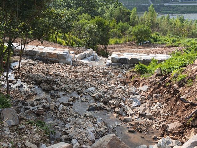 경남 산청군 시천면 산불피해지 사방댐 