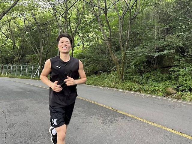 러닝 훈련 중인 아시아 쿼터 선수 에디