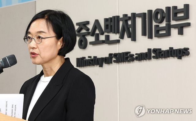 한성숙 중기장관 "최우선으로 소상공인 사회·재난 안전망 구축"