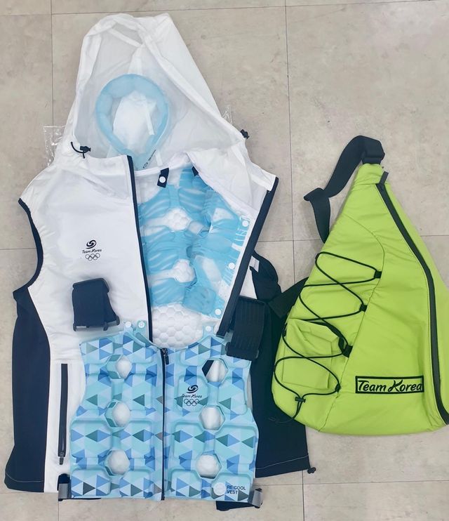 국가대표 선수들에게 나눠줄 아이스 조끼