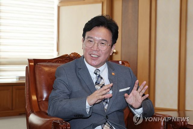 김영훈 노동부 장관 [연합뉴스 자료사진]