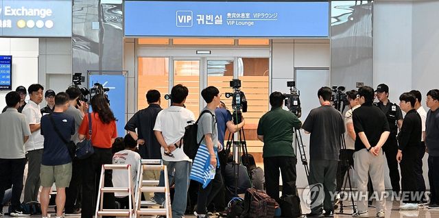 구윤철 기재부 장관 기다리는 취재진