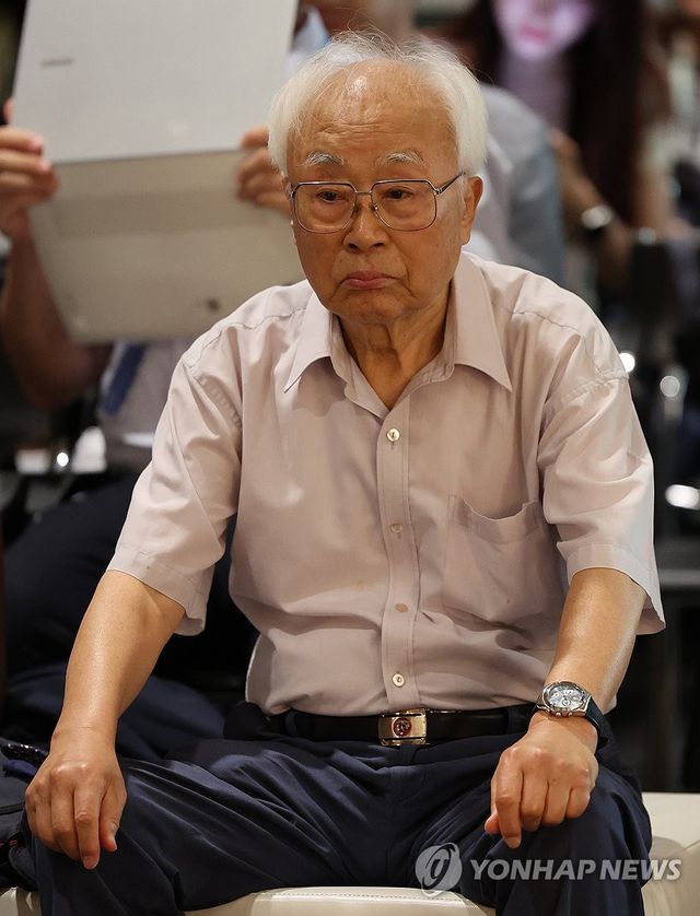 "코리안 손기정" 엽서 실물 공개한 허진도 씨