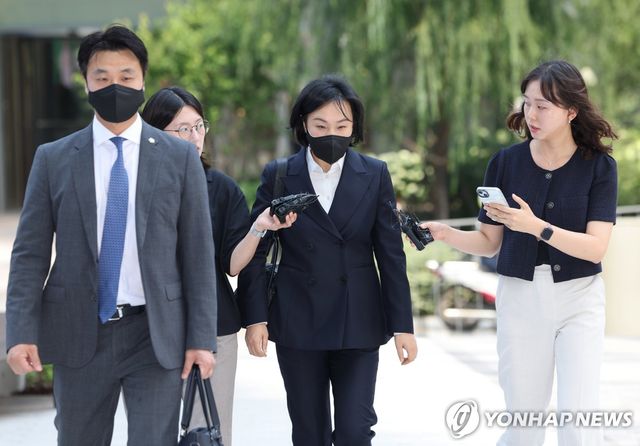 특검 출석하는 유경옥 전 행정관