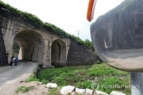 노근리 사건 현장인 충북 영동의 쌍굴다리