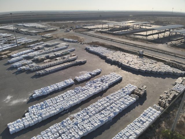 가자지구 앞 케렘샬롬 국경검문소에 쌓인 인도적 구호품