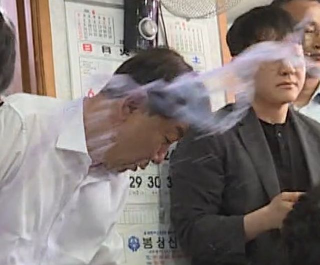 물벼락 맞는 우범기 전주시장