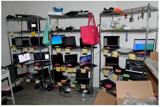 크리스티나 채프먼이 자택서 운영한 노트북 농장 모습