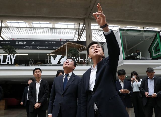 프랑스 파리 스테이션F 찾은 김태흠 충남지사