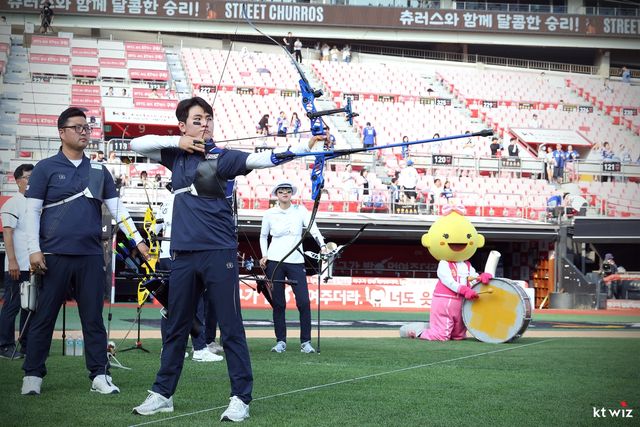 소음 적응 훈련하는 양궁 대표팀 선수들