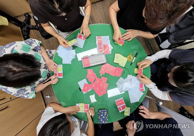 '색깔 차별 논란' 소비쿠폰 색상 교체