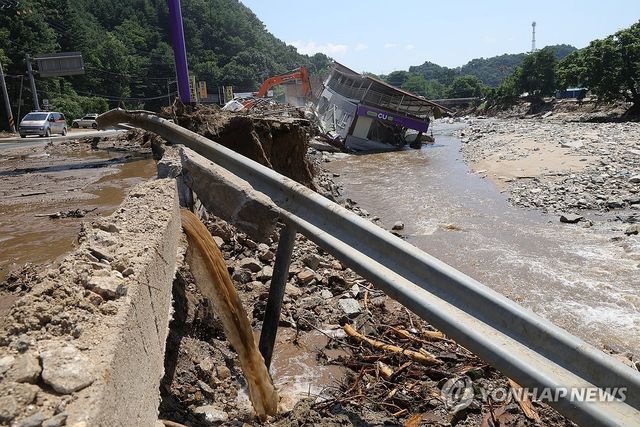 멈추지 않는 흙탕물