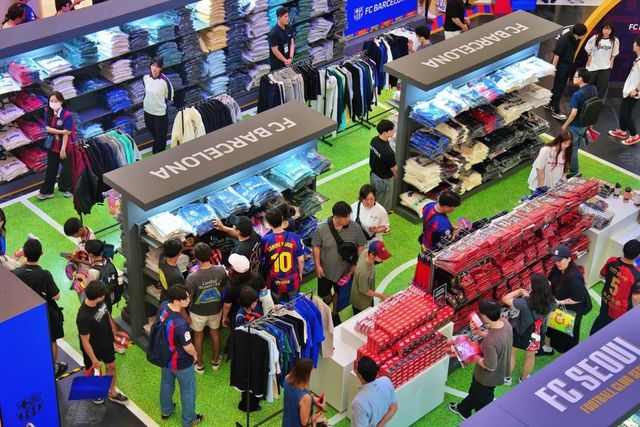 롯데百, 'FC서울 VS FC바르셀로나' 팝업스토어 