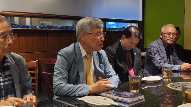 기자간담회서 발언하는 정구도 노근리재단 이사장