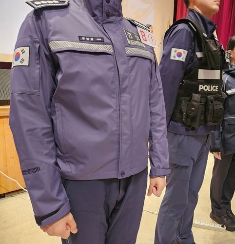 경찰 신형 근무복 시제품