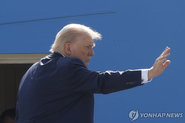 스코틀랜드 방문길에 오른 트럼프 미국 대통령