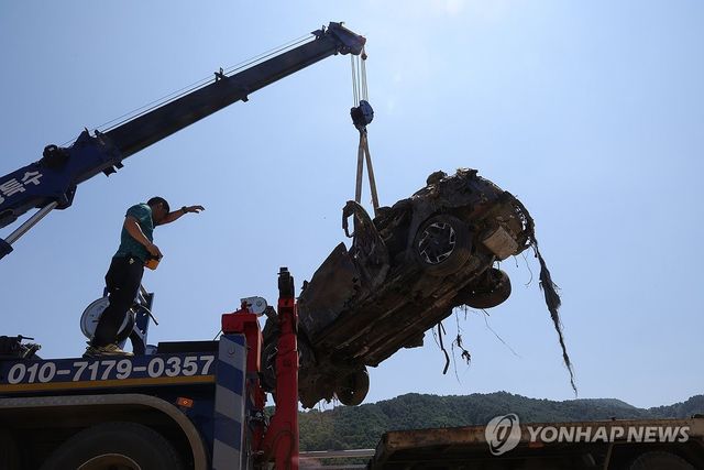 폭염 속 수해 복구