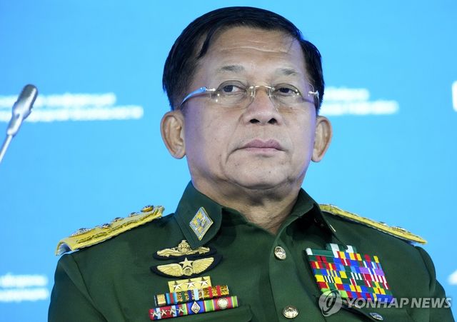 미얀마 최고사령관 민 아웅 흘라잉