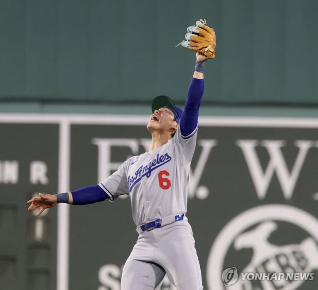 뜬공 잡는 김혜성