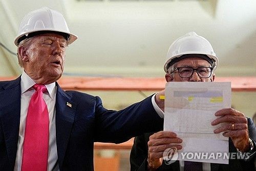연준 개보수 현장을 둘러보며 파월에게 공사비를 확인하도록 지시한 트럼프 