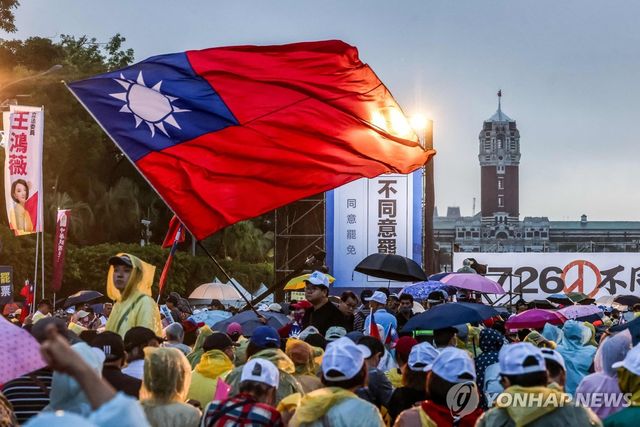 대만 야당 의원 소환투표에 반대하는 국민당 지지자들의 집회 모습