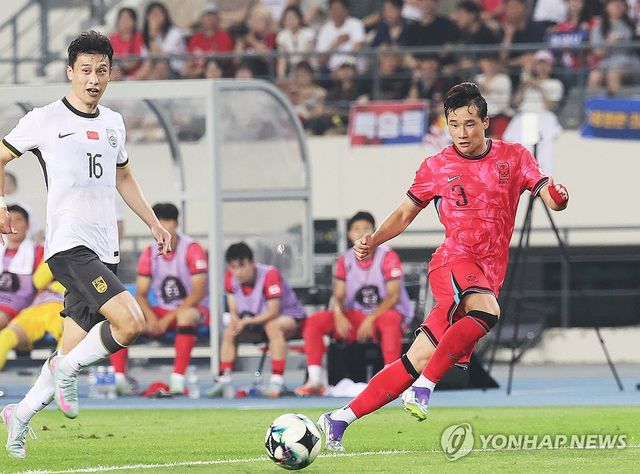 패스하는 이태석