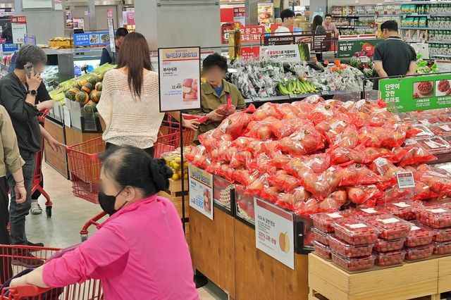 롯데마트 제타플렉스 서울역점 사과 매대 