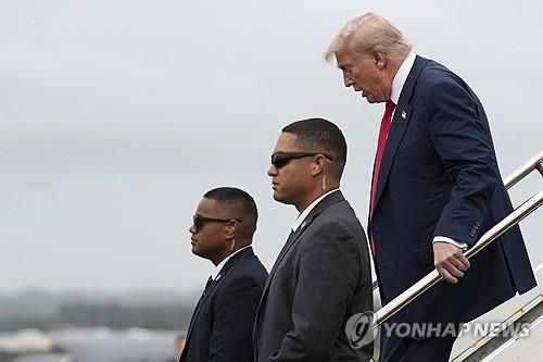 영국 스코틀랜드 도착한 트럼프 미국 대통령