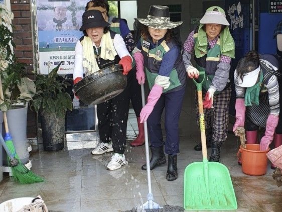 경남여성민방위기동대 수해 복구 봉사