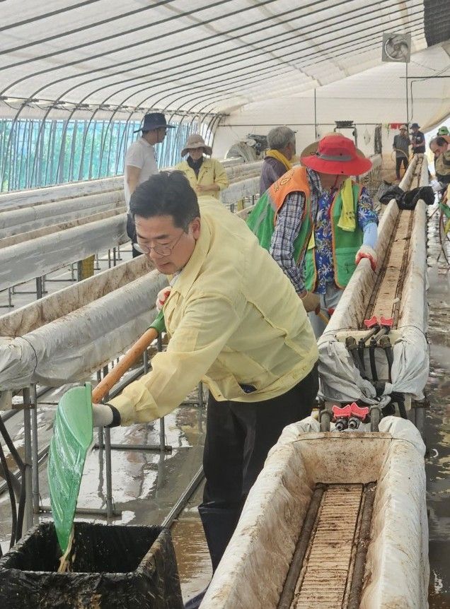 복구작업하는 박찬대 후보