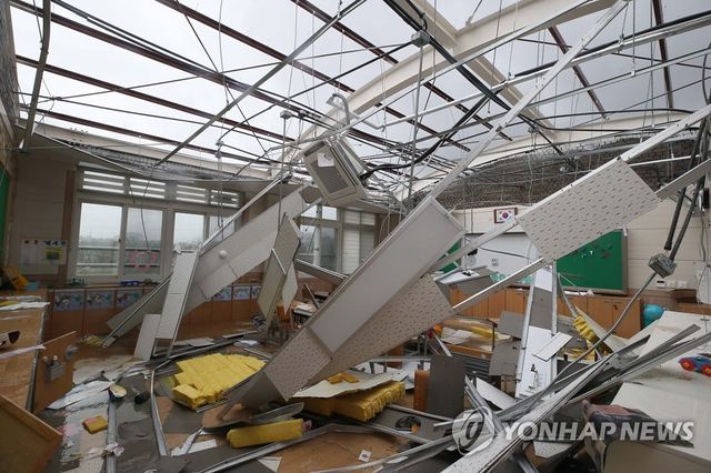 2019년 태풍 미탁 당시 천장 무너져내린 제주 초등학교 교실