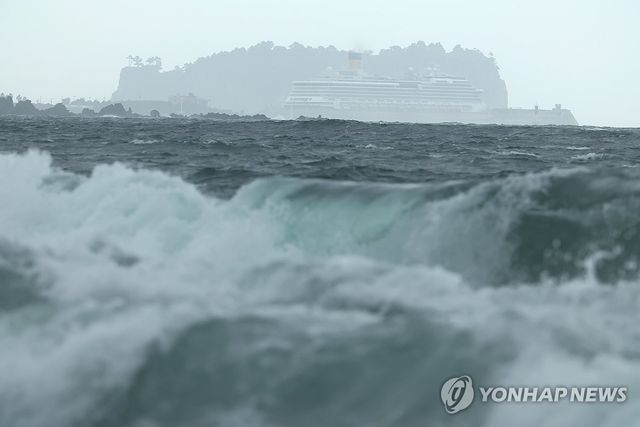 지난해 8월 태풍 종다리 북상 당시 거세진 파도