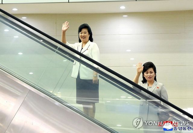 북한 여성간부 대표단, 러시아 방문차 평양 출발